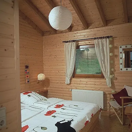 Apartment Tidy Furnished Apartment, Located In A Wooded Area *