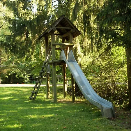 Tidy Furnished Apartment, Located In A Wooded Area *